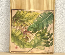 Carregar imagem no visualizador da galeria, Tábua de Madeira com Azulejo 50x22cm