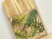 Carregar imagem no visualizador da galeria, Tábua de Madeira com Azulejo 50x22cm
