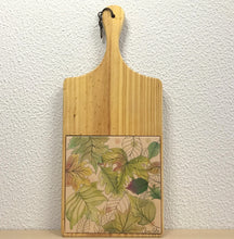 Carregar imagem no visualizador da galeria, Tábua de Madeira com Azulejo 50x22cm