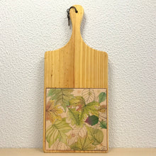 Carregar imagem no visualizador da galeria, Tábua de Madeira com Azulejo 50x22cm