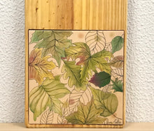 Carregar imagem no visualizador da galeria, Tábua de Madeira com Azulejo 50x22cm