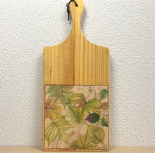 Carregar imagem no visualizador da galeria, Tábua de Madeira com Azulejo 50x22cm