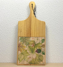 Carregar imagem no visualizador da galeria, Tábua de Madeira com Azulejo 50x22cm