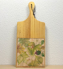 Carregar imagem no visualizador da galeria, Tábua de Madeira com Azulejo 50x22cm