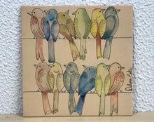 Carregar imagem no visualizador da galeria, Azulejo 20cm, pintado à mão, tema varal de pássaros, colorido, quadro decorativo, para penduarar, art, cerâmica