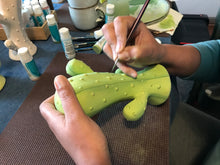 Carregar imagem no visualizador da galeria, Cacto de cerâmica pintado à mão, decorativo 20 x 15 cm