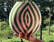 Carregar imagem no visualizador da galeria, Jarra de Cerâmica tropical Tucano 25cm