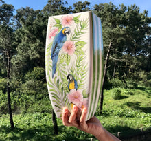 Carregar imagem no visualizador da galeria, Jarra de Cerâmica, tropical Araras 34cm