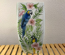 Carregar imagem no visualizador da galeria, Jarra de Cerâmica, tropical Araras 34cm