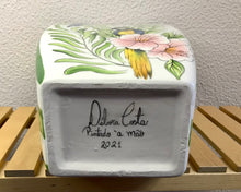 Carregar imagem no visualizador da galeria, Jarra de Cerâmica, tropical Araras 34cm