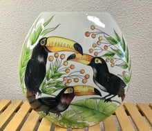 Carregar imagem no visualizador da galeria, Jarra de Cerâmica tropical Tucano 25cm