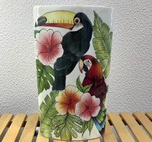 Carregar imagem no visualizador da galeria, Jarra de Cerâmica tropical Tucano 28cm