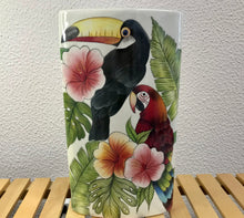 Carregar imagem no visualizador da galeria, Jarra de Cerâmica tropical Tucano 28cm