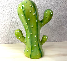 Carregar imagem no visualizador da galeria, Cacto de cerâmica pintado à mão, decorativo 20 x 15 cm