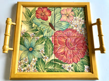 Carregar imagem no visualizador da galeria, Bandeja de Madeira com azulejos pintados à mão - Floral 42 x 37cm