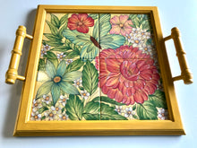 Carregar imagem no visualizador da galeria, Bandeja de Madeira com azulejos pintados à mão - Floral 42 x 37cm