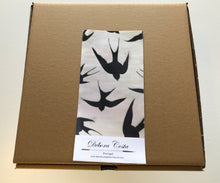 Carregar imagem no visualizador da galeria, Quadro Azulejo Andorinha, Tradicional/Preto - 24x24cm