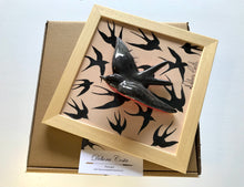 Carregar imagem no visualizador da galeria, Quadro Azulejo Andorinha, Tradicional/Preto - 24x24cm
