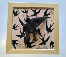 Carregar imagem no visualizador da galeria, Quadro Azulejo Andorinha, Tradicional/Preto - 24x24cm
