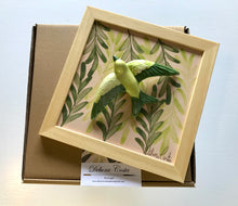 Carregar imagem no visualizador da galeria, Quadro Azulejo Andorinha, Folhagem/Esperaça - 24x24cm