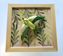 Carregar imagem no visualizador da galeria, Quadro Azulejo Andorinha, Folhagem/Esperaça - 24x24cm