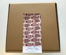 Carregar imagem no visualizador da galeria, Quadro Azulejo Sardinha, Listrado/Vermelho - 24x24cm