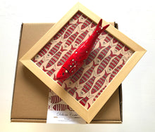 Carregar imagem no visualizador da galeria, Quadro Azulejo Sardinha, Listrado/Vermelho - 24x24cm