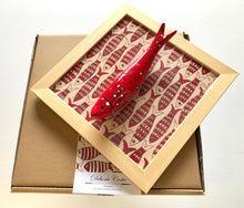 Carregar imagem no visualizador da galeria, Quadro Azulejo Sardinha, Listrado/Vermelho - 24x24cm