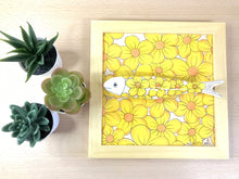 Carregar imagem no visualizador da galeria, Quadro Azulejo Sardinha, Margaridas - 24x24cm