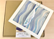 Carregar imagem no visualizador da galeria, Quadro Azulejo Sardinha, Leveza do mar - 24x24cm