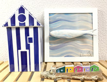 Carregar imagem no visualizador da galeria, Quadro Azulejo Sardinha, leveza do mar, simples assim - 24x24cm