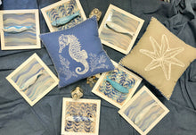 Carregar imagem no visualizador da galeria, Quadro Azulejo Sardinha, Leveza do mar - 24x24cm