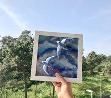 Carregar imagem no visualizador da galeria, Quadro Azulejo e Andorinhas, Céu de andorinhas - 24x24cm