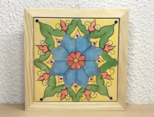 Carregar imagem no visualizador da galeria, Quadro de azulejo Clássico, pintado á mão, com moldura de madeira