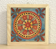 Carregar imagem no visualizador da galeria, Quadro de azulejo Clássico, pintado á mão, com moldura de madeira