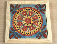 Carregar imagem no visualizador da galeria, Quadro de azulejo Clássico, pintado á mão, com moldura de madeira