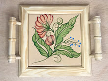 Carregar imagem no visualizador da galeria, Mini Bandeja de madeira com lindo azulejo pintado à mão
