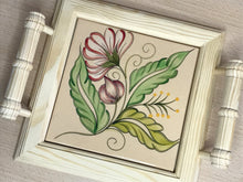 Carregar imagem no visualizador da galeria, Mini Bandeja de madeira com lindo azulejo pintado à mão