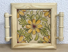 Carregar imagem no visualizador da galeria, Mini Bandeja de madeira com lindo azulejo pintado á mão