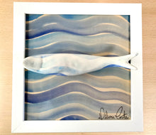 Carregar imagem no visualizador da galeria, Quadro Azulejo Sardinha, leveza do mar, simples assim - 24x24cm