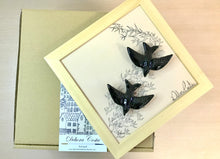 Carregar imagem no visualizador da galeria, Quadro Azulejo e Andorinhas, revoada de andorindas - 24x24cm