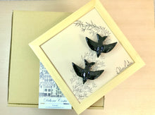 Carregar imagem no visualizador da galeria, Quadro Azulejo e Andorinhas, revoada de andorindas - 24x24cm