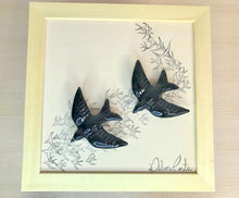 Carregar imagem no visualizador da galeria, Quadro Azulejo e Andorinhas, revoada de andorindas - 24x24cm