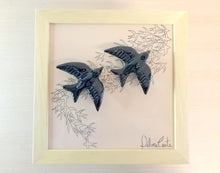 Carregar imagem no visualizador da galeria, Quadro Azulejo Andorinhas, Revoada - 24x24cm