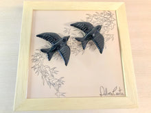 Carregar imagem no visualizador da galeria, Quadro Azulejo Andorinhas, Revoada - 24x24cm