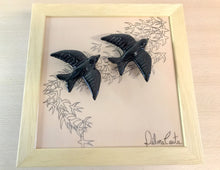 Carregar imagem no visualizador da galeria, Quadro Azulejo Andorinhas, Revoada - 24x24cm