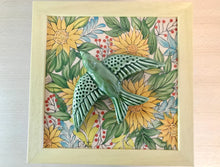 Carregar imagem no visualizador da galeria, Quadro Azulejo Andorinha Girassol - 24x24cm