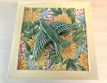 Carregar imagem no visualizador da galeria, Quadro Azulejo Andorinha Girassol - 24x24cm