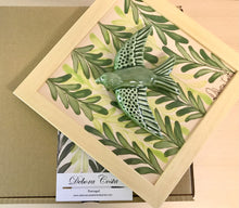 Carregar imagem no visualizador da galeria, Quadro Azulejo Andorinha, Folhagem - 24x24cm