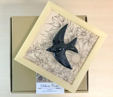 Carregar imagem no visualizador da galeria, Quadro Azulejo Andorinha,  Floral Filetado - 24x24cm